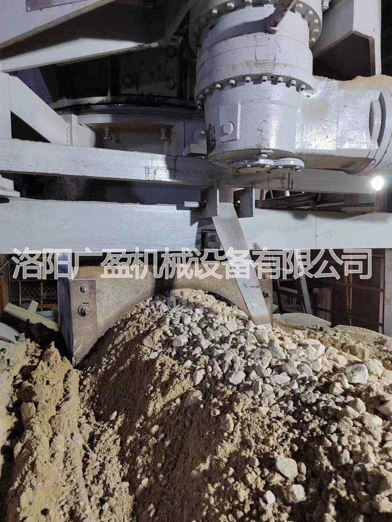 水泥厂石灰石料仓防堵稳流装置项目现场
